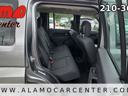 Used 2012 Jeep Liberty Sport image 21