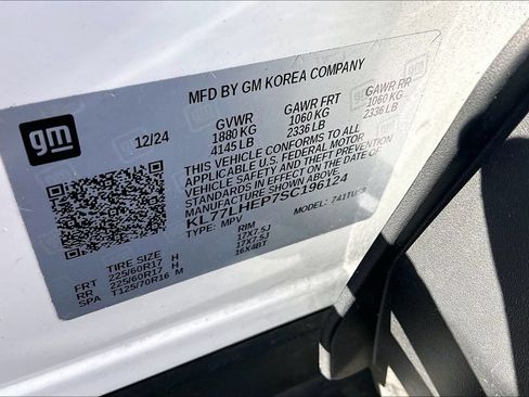 Used 2025 Chevrolet Trax LT FWD image 19