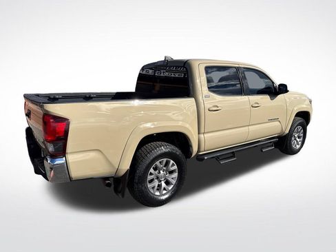 Used 2019 Toyota Tacoma SR5 AWD/4WD image 8