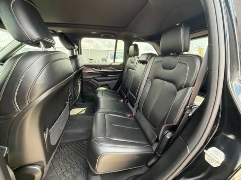 Used 2024 Jeep Grand Cherokee Limited AWD/4WD image 14