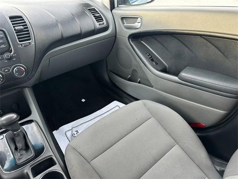 Used 2017 Kia Forte LX image 15
