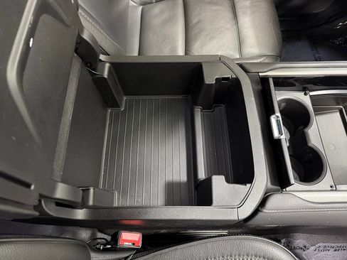 Used 2022 GMC Yukon XL Denali image 30