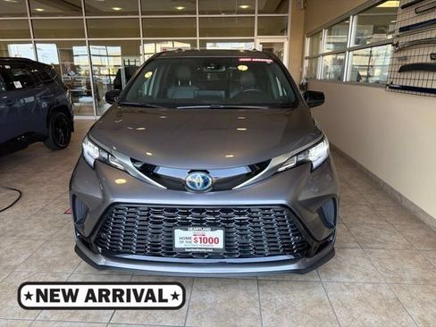Used 2022 Toyota Sienna XSE w/ XSE Plus Package AWD/4WD image 1