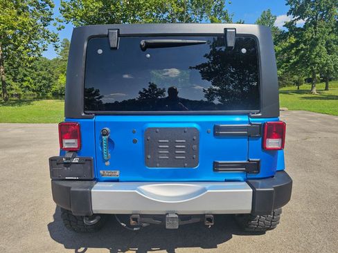 Used 2015 Jeep Wrangler Unlimited Sahara AWD/4WD image 6