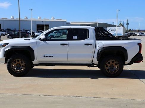 New 2025 Toyota Tacoma Trailhunter image 5
