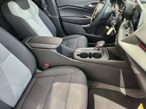 New 2026 Chevrolet Trax RS w/ Sunroof Package FWD image 10