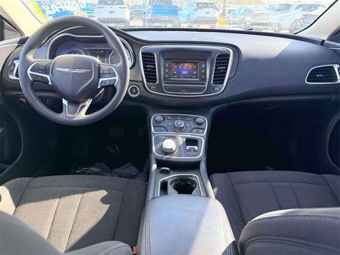 Used 2016 Chrysler 200 Limited image 3