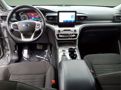 Used 2021 Ford Explorer XLT AWD/4WD image 13