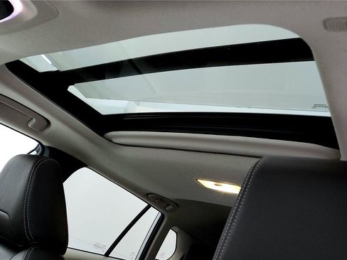 Certified 2022 Toyota Corolla Cross XLE image 28