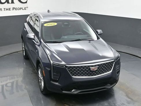 Used 2025 Cadillac XT4 Premium Luxury image 47