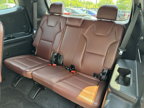 Used 2023 Kia Telluride EX w/ EX Captain's Chair Package AWD/4WD image 10