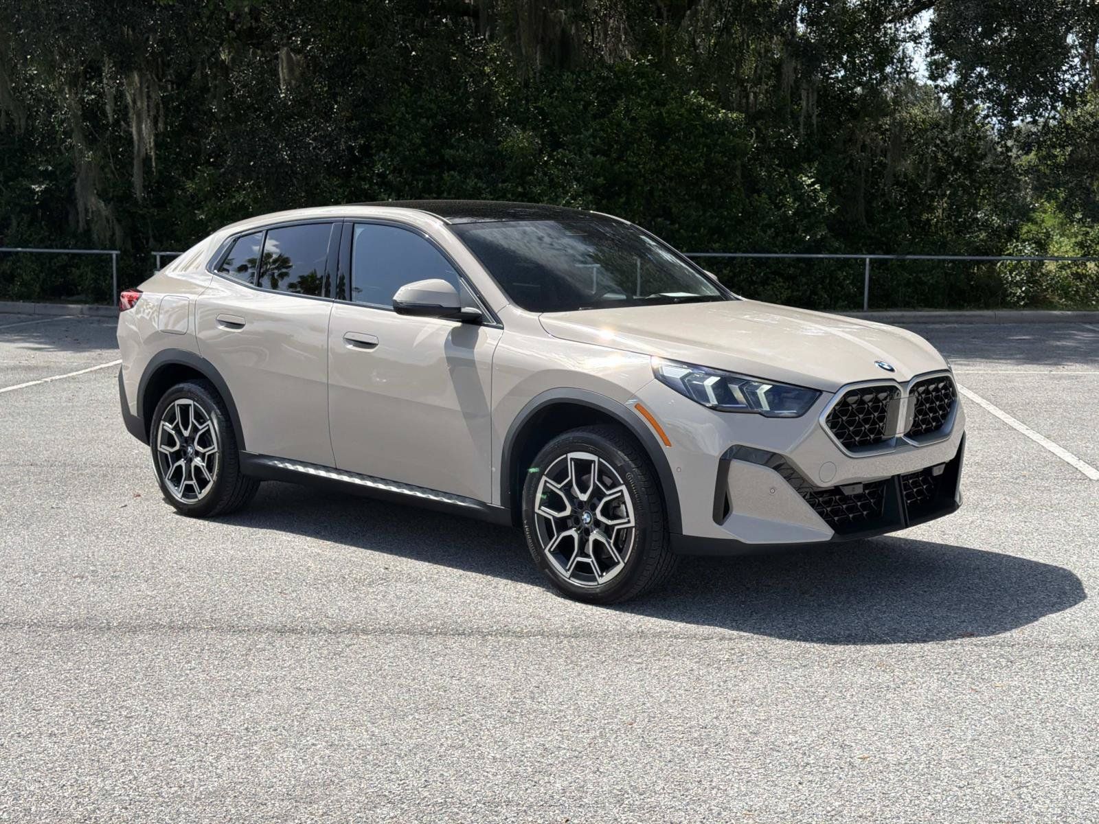 Used 2026 BMW X2 xDrive28i AWD/4WD image 2