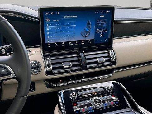 Used 2024 Lincoln Navigator Reserve AWD/4WD image 10
