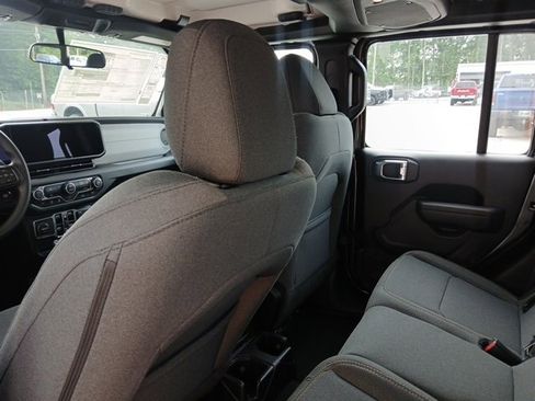 New 2025 Jeep Gladiator Sport image 19