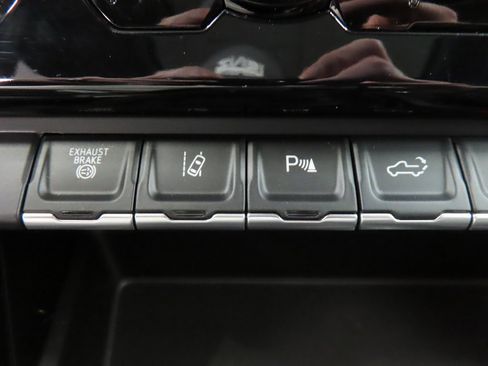 Used 2025 GMC Sierra 2500 AT4X image 70