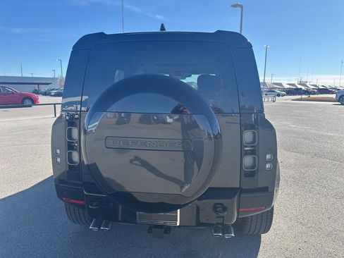 Used 2025 Land Rover Defender 110 V8 image 4