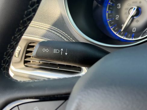 Used 2025 Chrysler Pacifica Limited image 28