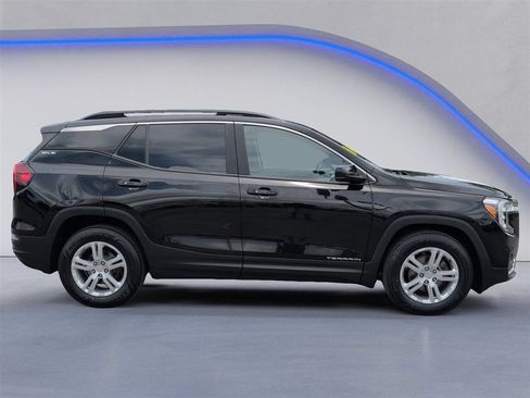 Used 2022 GMC Terrain SLE w/ Driver Convenience Package FWD image 11