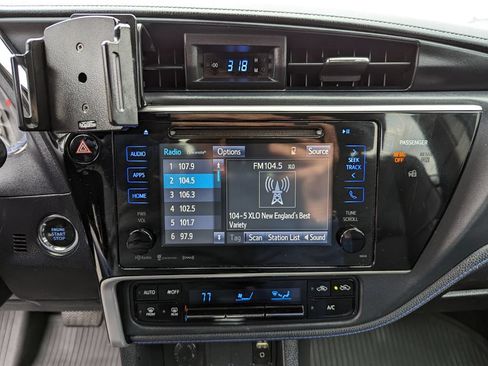 Used 2017 Toyota Corolla SE w/ SE Premium Package FWD image 20