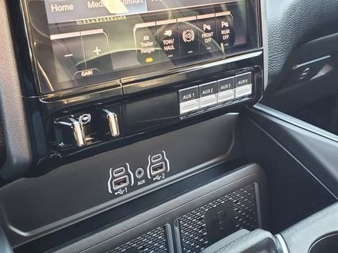 Used 2025 RAM 3500 Laramie image 25