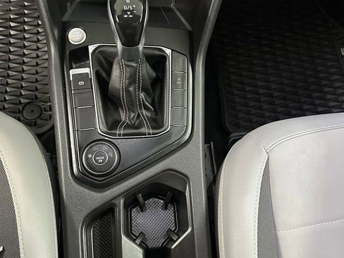 Used 2022 Volkswagen Taos SE w/ Panoramic Sunroof Package image 18