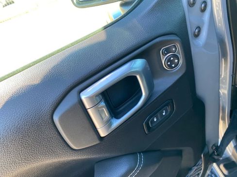 Used 2022 Jeep Wrangler Unlimited Sahara image 12