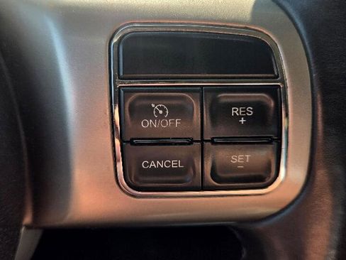 Used 2012 Jeep Grand Cherokee Laredo image 18