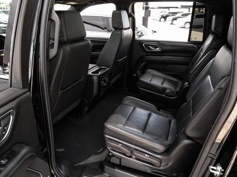 Used 2024 Chevrolet Suburban LT w/ LT Signature Plus Package RWD image 41
