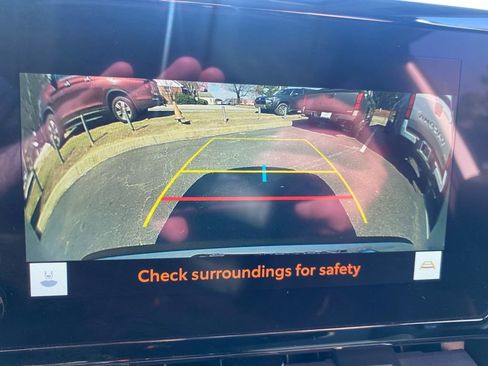 Used 2024 Toyota Corolla Cross XLE w/ Convenience Package image 31