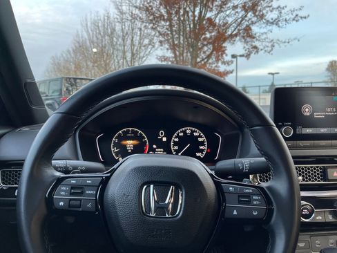 Used 2025 Honda Civic Sport image 25