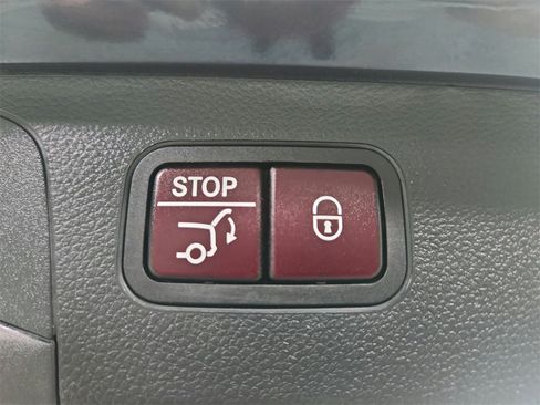 Used 2017 Mercedes-Benz GLC 300 4MATIC image 31