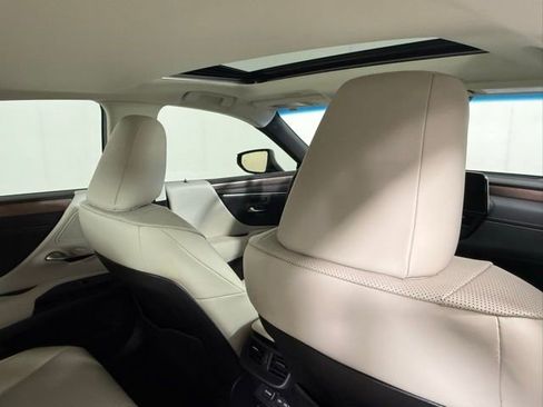 Used 2025 Lexus ES 300h w/ Premium Package image 29