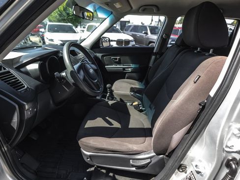 Used 2012 Kia Soul FWD image 11