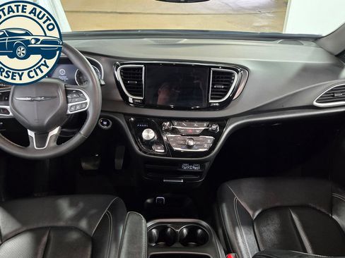 Used 2025 Chrysler Pacifica Select FWD image 29
