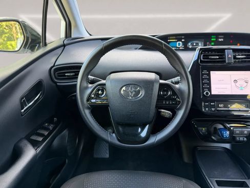 Used 2020 Toyota Prius LE FWD image 14