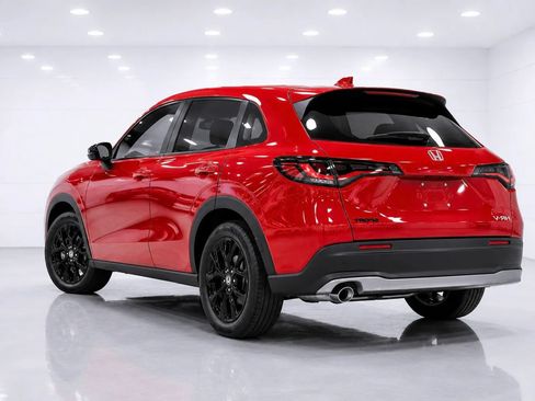 Used 2025 Honda HR-V Sport image 3