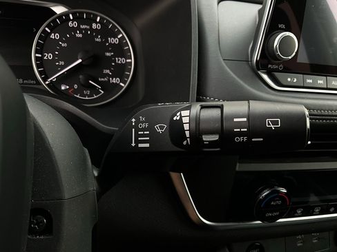 Used 2025 Nissan Rogue SV image 36