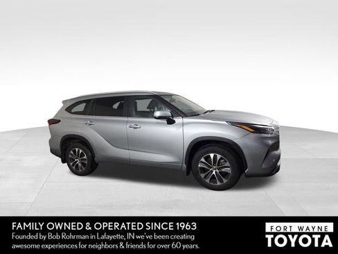 Used 2025 Toyota Highlander XLE AWD/4WD image 5