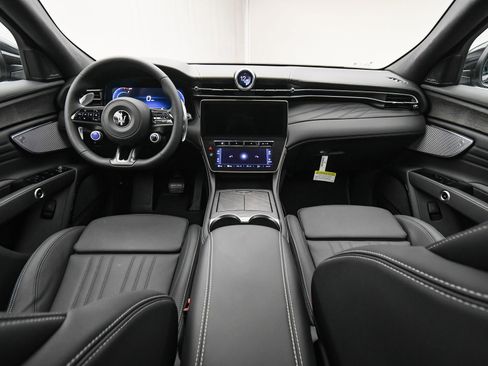 New 2025 Maserati Grecale GT image 13