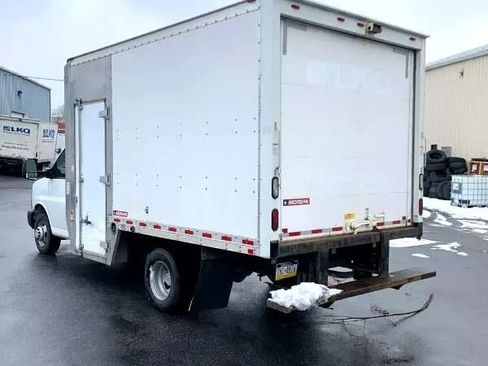 Used 2016 Chevrolet Express 3500 RWD image 8