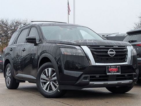 New 2025 Nissan Pathfinder SL image 2