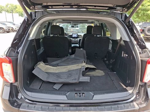 Used 2022 Ford Explorer XLT w/ Equipment Group 202A AWD/4WD image 30