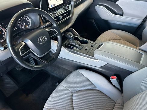 Certified 2024 Toyota Highlander LE image 10