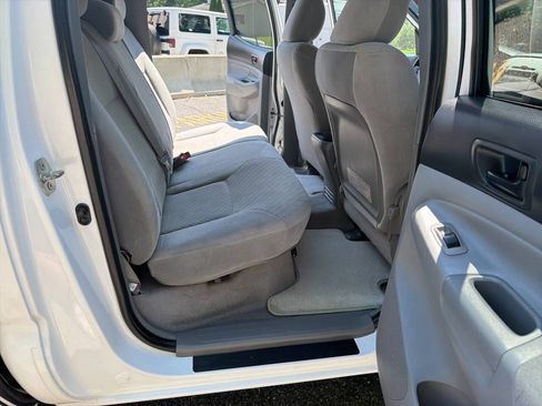 Used 2011 Toyota Tacoma 4x4 Double Cab w/ SR5 Pkg #2 image 37