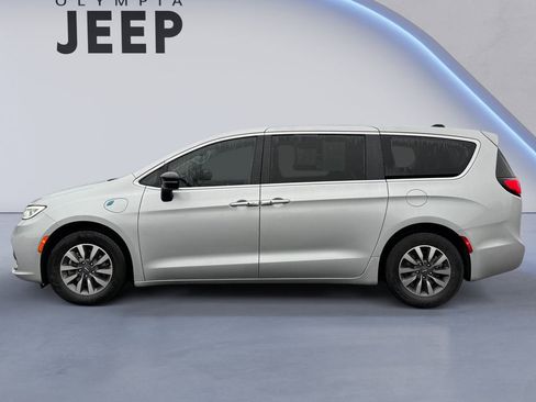 Certified 2024 Chrysler Pacifica Select image 2