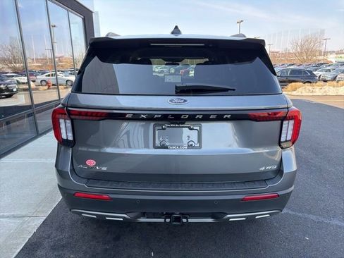 New 2026 Ford Explorer Active w/ Active Comfort Package image 4