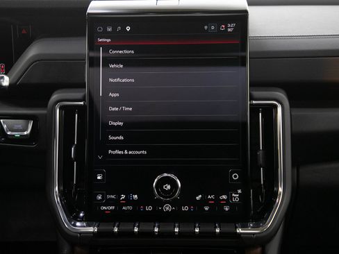Used 2025 GMC Yukon XL Denali w/ Sun & Power Step Package AWD/4WD image 16