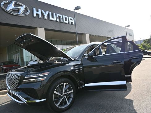 Used 2025 Genesis GV80 2.5T Select image 10