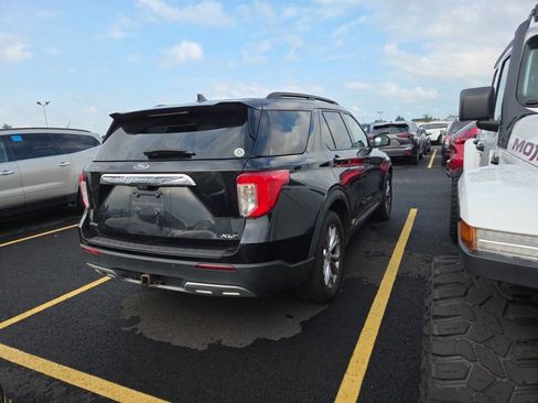 Used 2021 Ford Explorer XLT w/ Equipment Group 202A AWD/4WD image 2