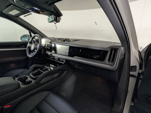 New 2026 Porsche Cayenne image 19